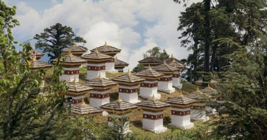 不丹杜楚拉山口108佛塔