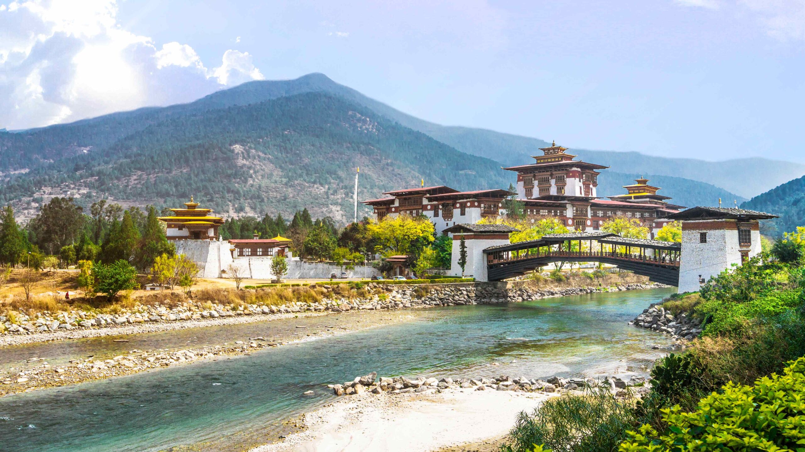 The Punakha Dzong Monastery and Bridge across the River in Bhuta (1)